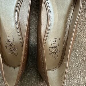 Life Stride Women's Tan Flats